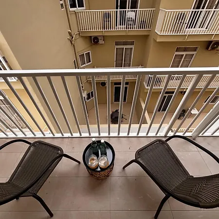 Steps From The Seafront - Good Vibes Only! Gzira